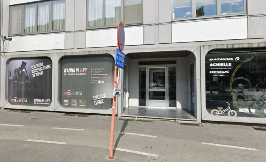 L'entrée d'ExitRoom sur la Thonissenlaan à Hasselt, entourée en rouge