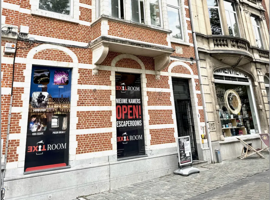 La façade d'ExitRoom sur le Ladeuzeplein à Louvain